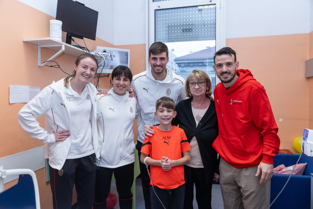 Milan, Florenzi e Gabbia cuore d'oro: sorpresa per i bambini in ospedale (fonte Milan)