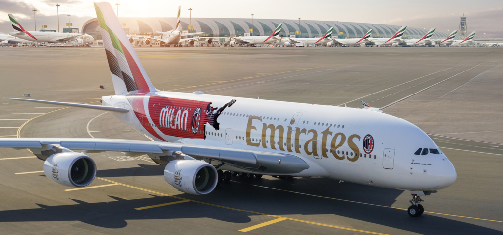 La nuova livrea lanciata da Emirates per i 125 anni del Milan