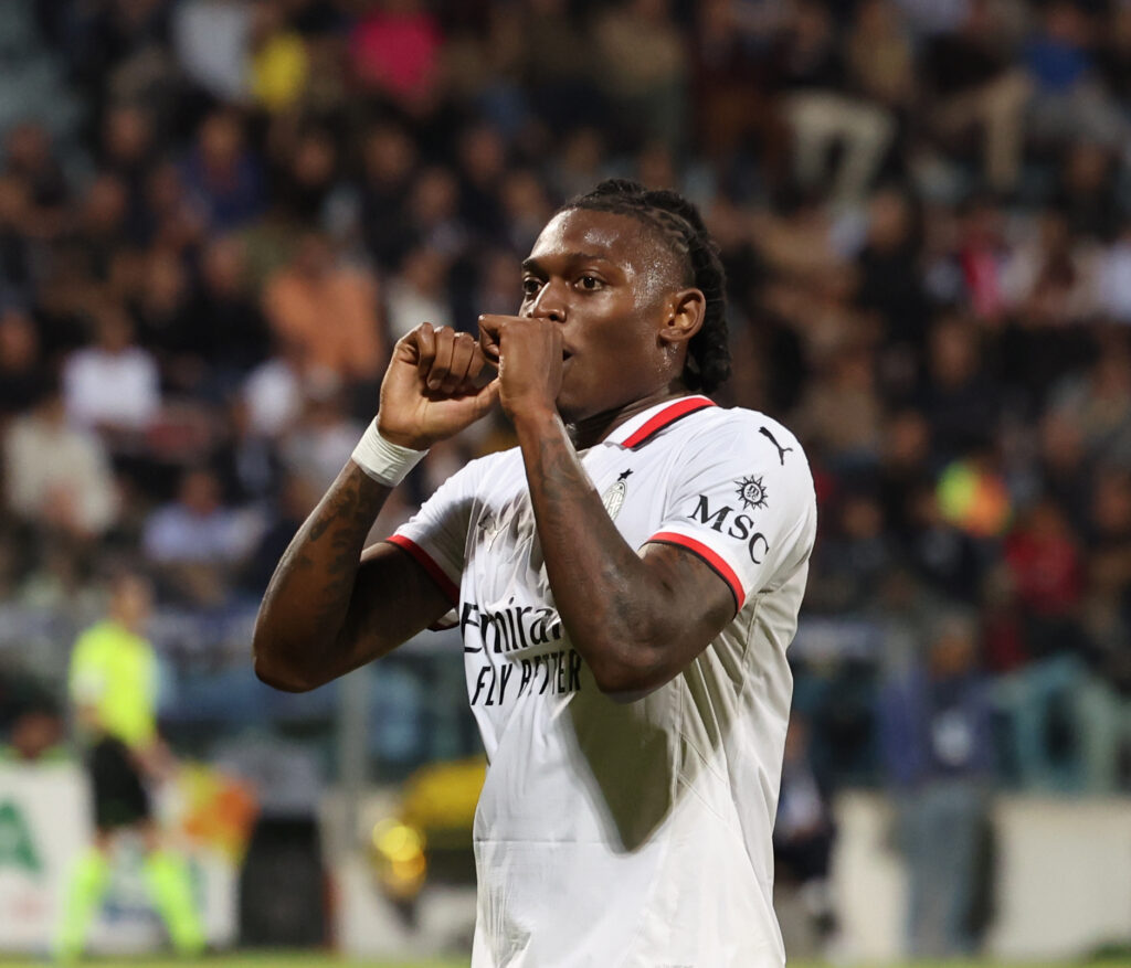 esultanza gol Rafael Leao AC Milan Cagliari-Milan 3-3 Serie A 2024-2025
