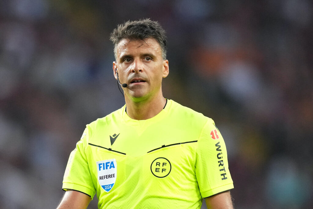 Arbitro UEFA Jesús Gil Manzano Champions League 2024-2025 Milan Stella Rossa
