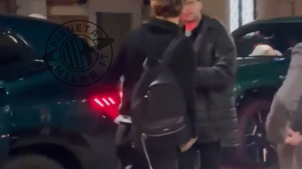 VIDEO - Milan, Joao Felix: primi autografi da rossonero | PM