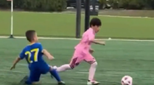 Il figlio di Messi gioca come papà Leo: ecco i suoi colpi | VIDEO (screen Gazzetta.it)