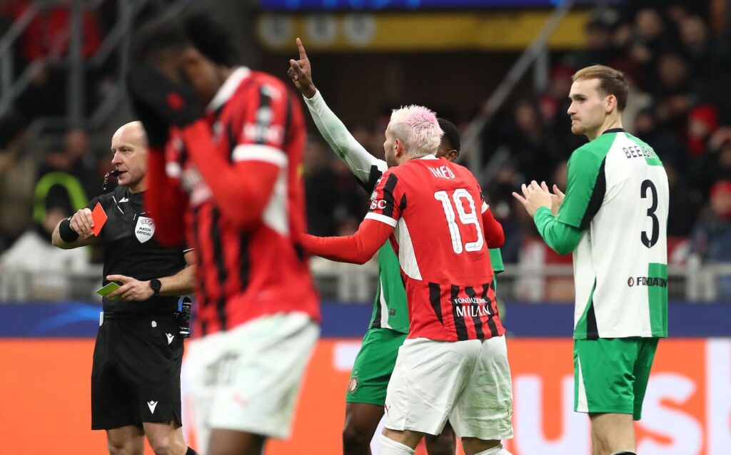 espulsione Theo Hernández AC Milan Milan-Feyenoord 1-1 Champions League 2024-2025