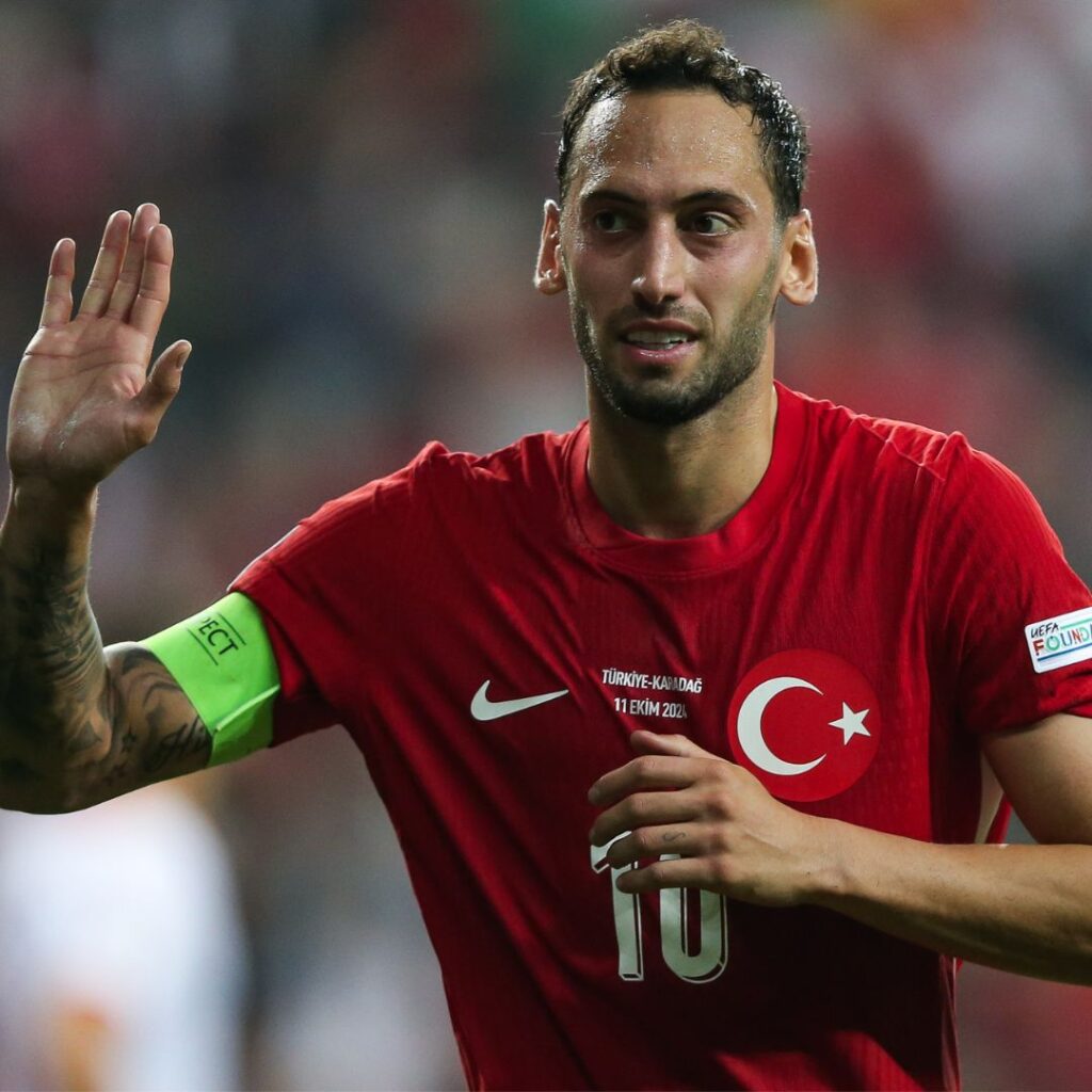 Hakan Calhanoglu: carriera, stipendio e curiosità. Gli Sfottò col Milan e Ibra