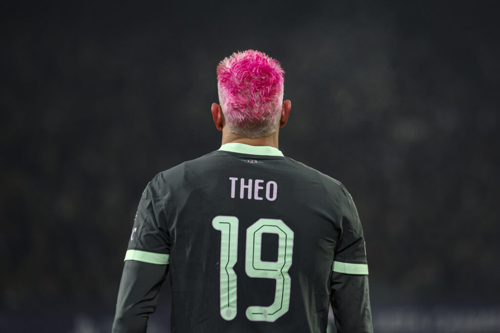 Theo Hernandez (AC Milan) capelli rosa