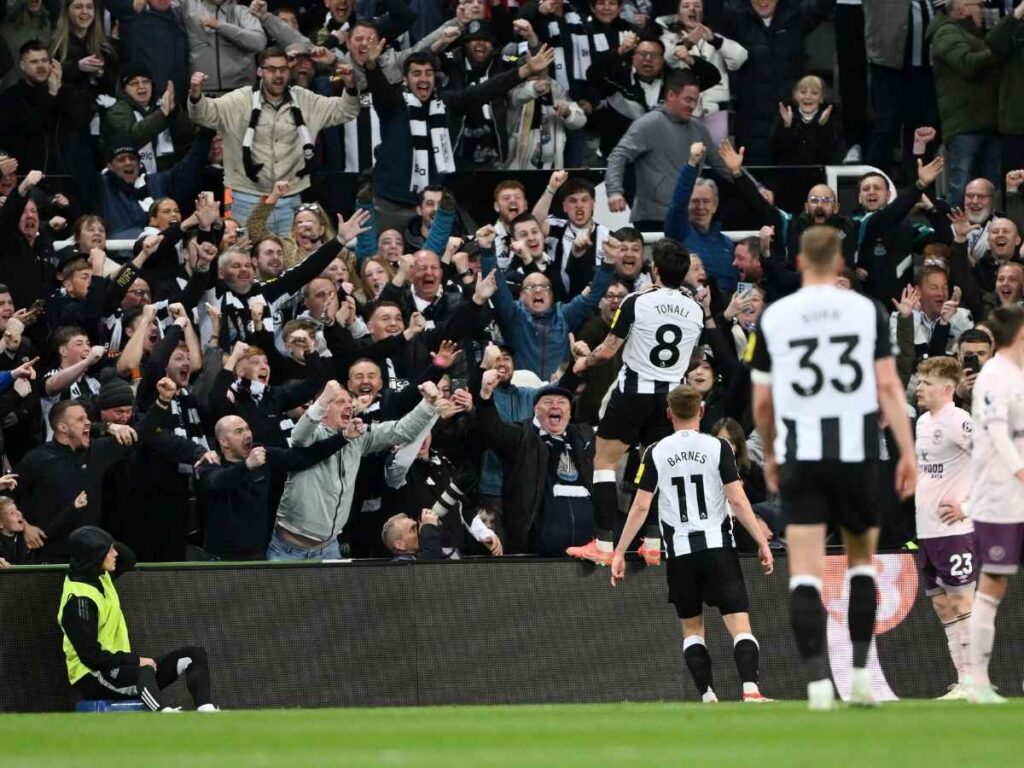 esultanza gol Sandro Tonali Newcastle-Brentford 2-1 Premier League 2024-2025