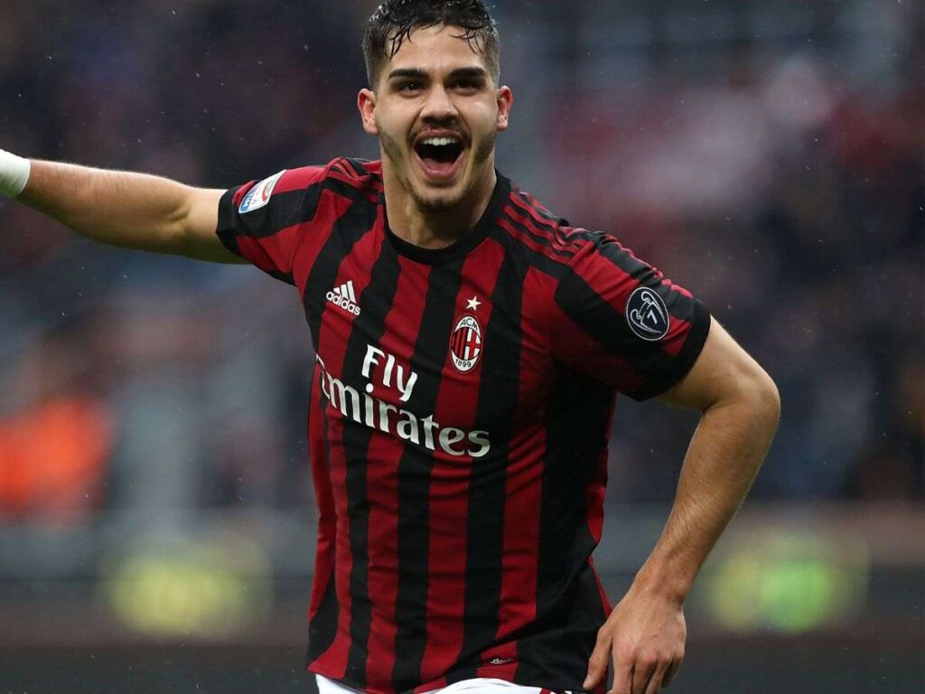 André Silva racconta il passaggio al Milan. E quelle parole di Kakà...