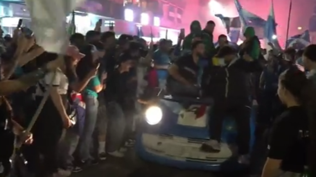 Scudetto Napoli auto modificata