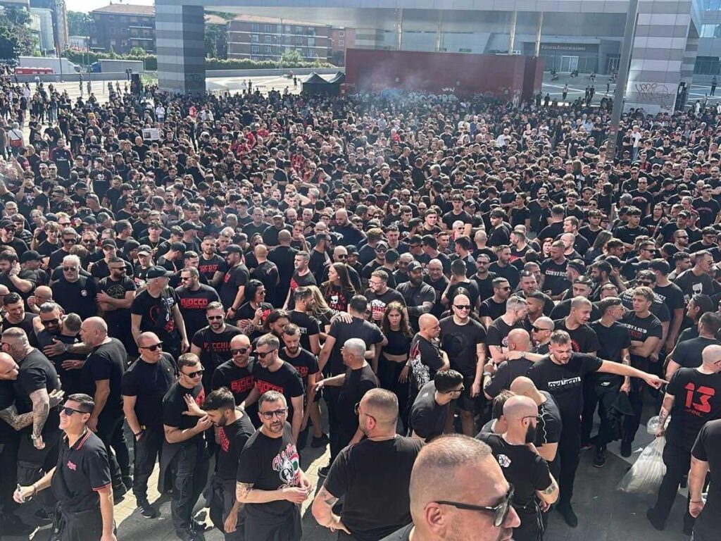 Milan, la contestazione dei tifosi continua sui social: l'iniziativa