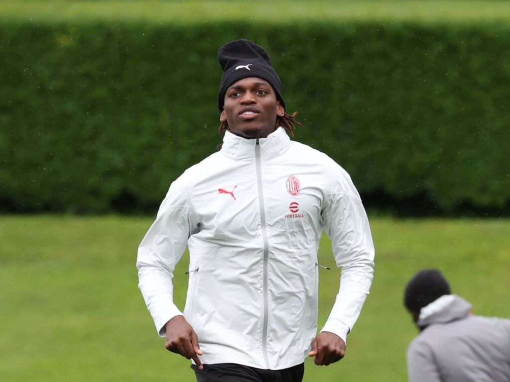 Milan, Leao a un bivio: il Barcellona e la voglia di Tare