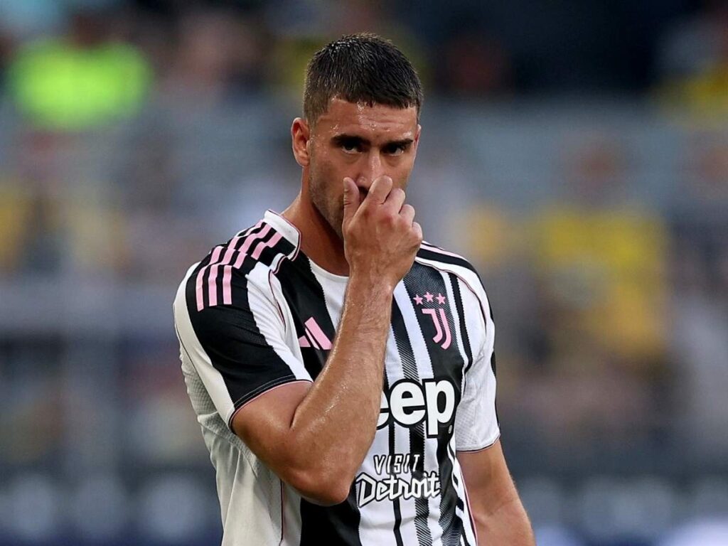 Pedullà: "Milan, hai avuto tre mesi per Vlahovic. Evidentemente ..."