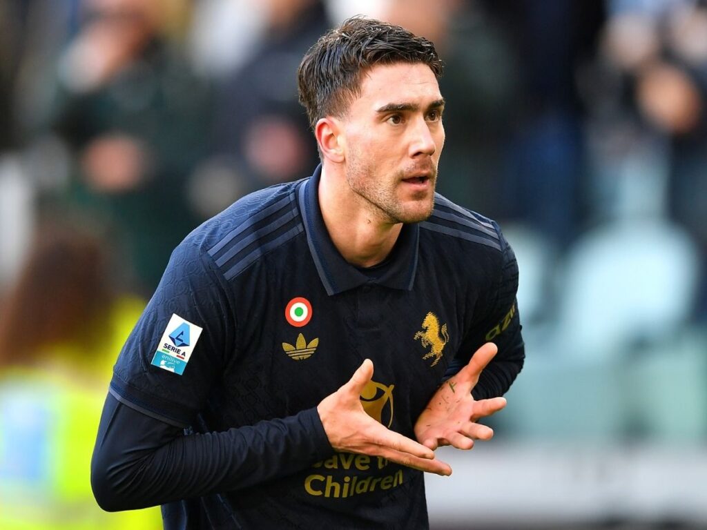 Calciomercato Milan, Comolli (DG Juventus) a Sky: "Vlahovic resterà al 99%"