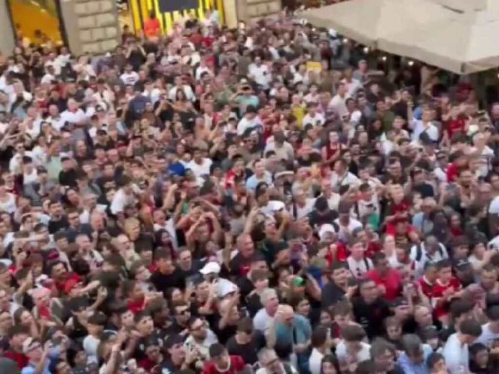 Milan, folla di tifosi impressionante per Modric! | VIDEO (screen Gazzetta.it)