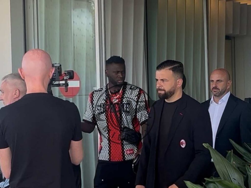 VIDEO - Milan, Boniface sbarca a Milano: le prime immagini | PM