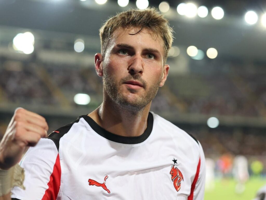 Milan, il papà di Giménez: "Sono successe cose strane. Ma lui ..."