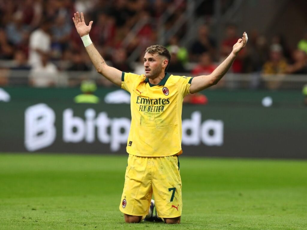 Milan, Gimenez è nella stessa situazione di De Ketelaere qualche anno fa?