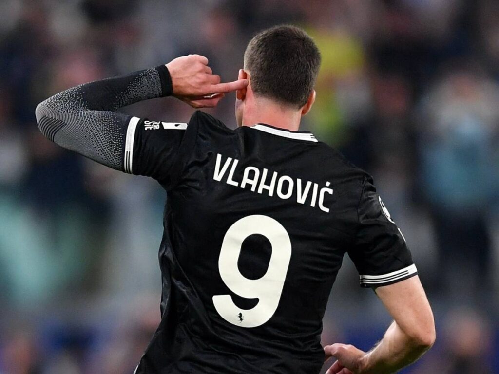 Milan, un super Vlahovic in un pazzo Juventus-Borussia Dortmund 4-4 | VIDEO