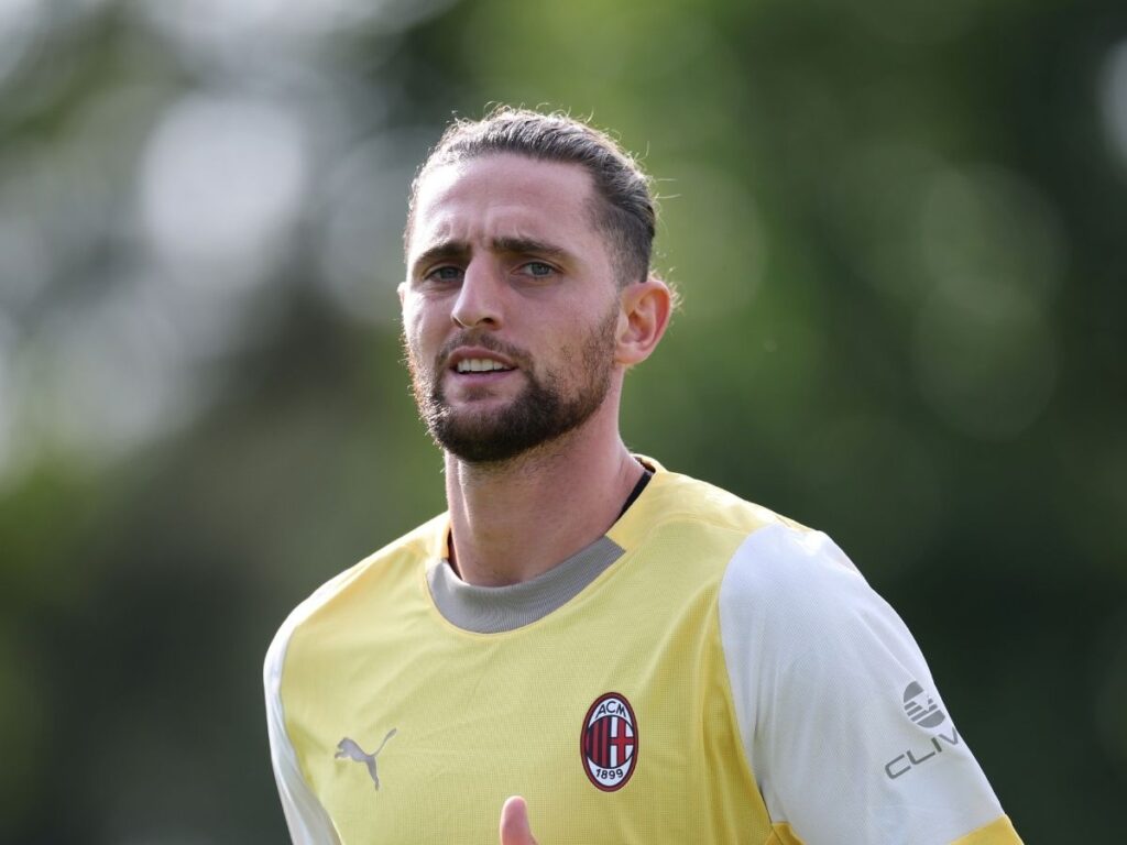 Milan, Rabiot subito al lavoro: calci piazzati, corse. E sui tiri ... | VIDEO