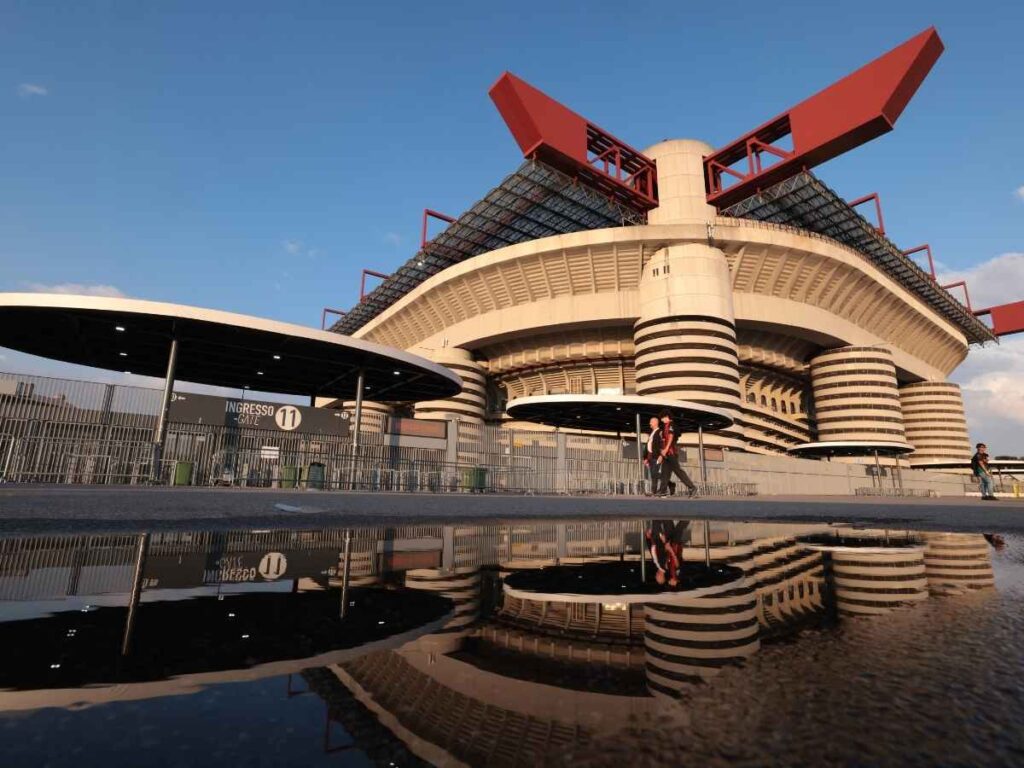Nuovo stadio a San Siro per Milan e Inter, progetto affidato ai big. Lunedì giorno chiave