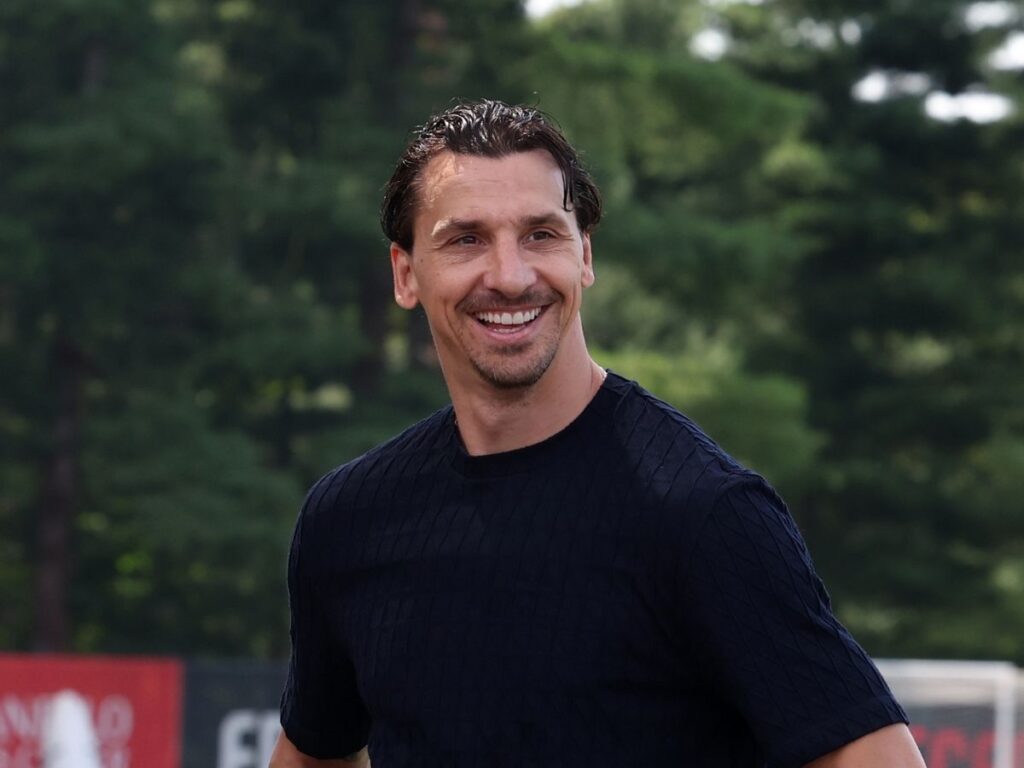 Ibrahimovic mostra sui social la sua sala trofei | VIDEO