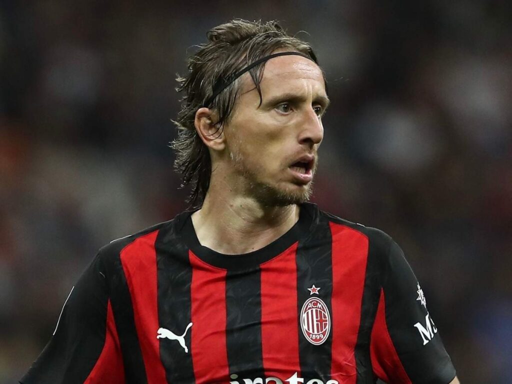 Modric faro del Milan: illumina il gioco, rincorre gli avversari, esulta come un tifoso