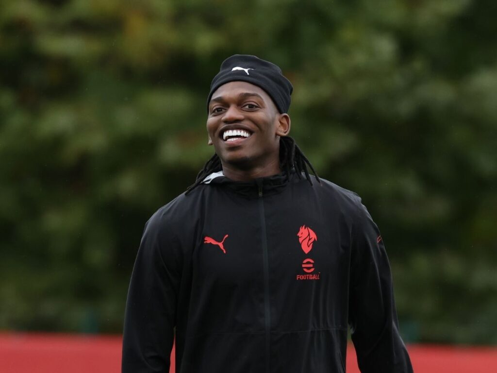 Milan-Napoli, Allegri sorride: Leao in gruppo anche oggi. Pienamente recuperato