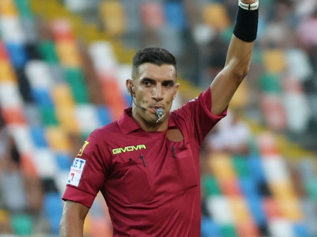 Moviola Milan-Lecce, errore di Tremolada nell'occasione del rosso a Siebert