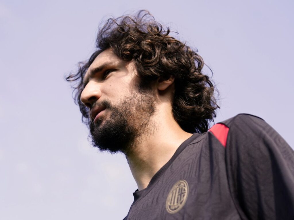 Il Milan saluta Adli sui social: "Ti auguriamo il meglio"