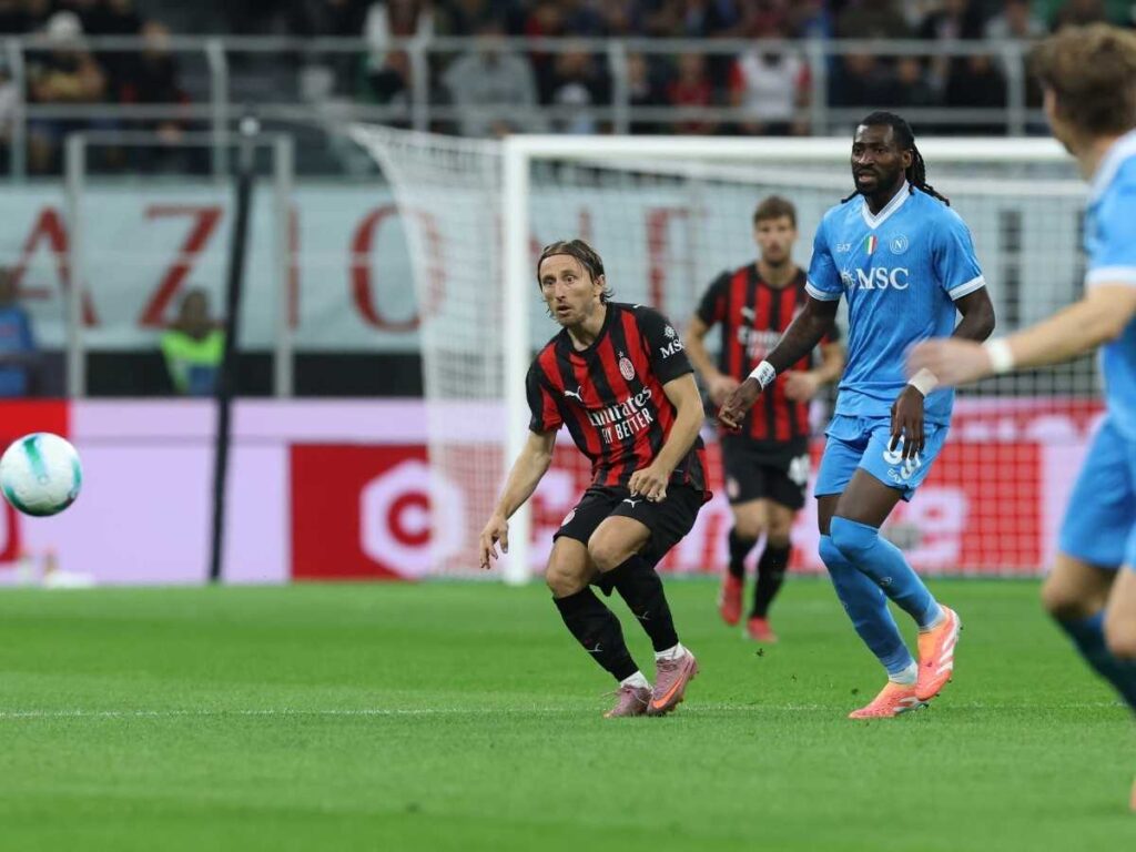 Milan-Napoli 2-1 (90'): sofferenza in dieci, ma tre punti meritati | Serie A News