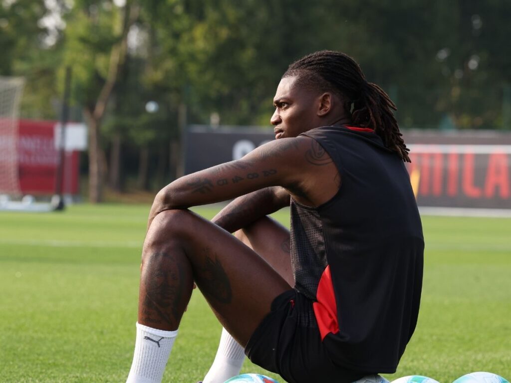 Milan, infortunio Leao: a lavoro a Milanello nonostante il riposo