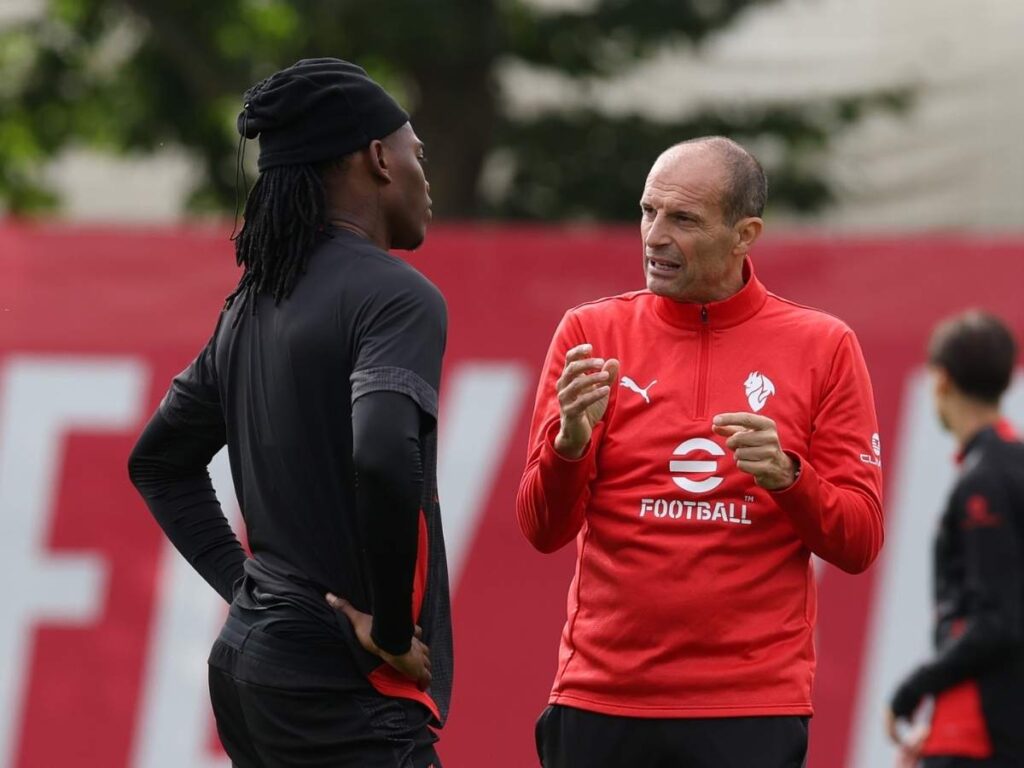 Milan-Napoli, Leao è tornato: subito titolare? E i colloqui con Allegri ...