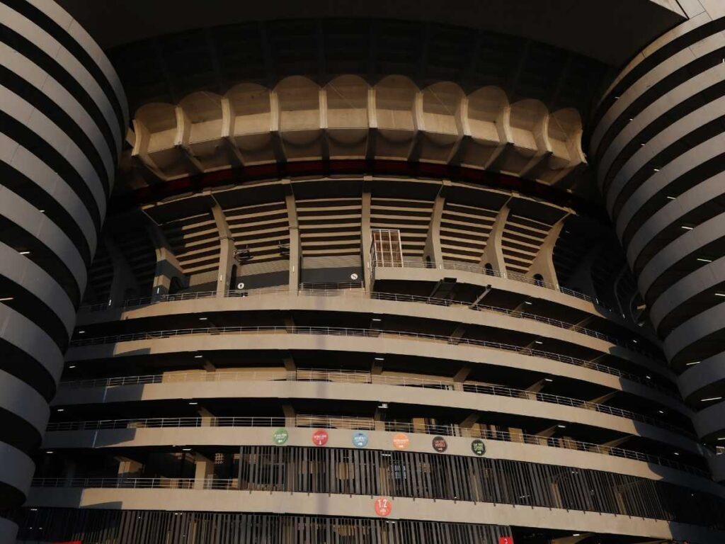 Vendita San Siro a Milan e Inter tra iter politico e soluzioni alternative