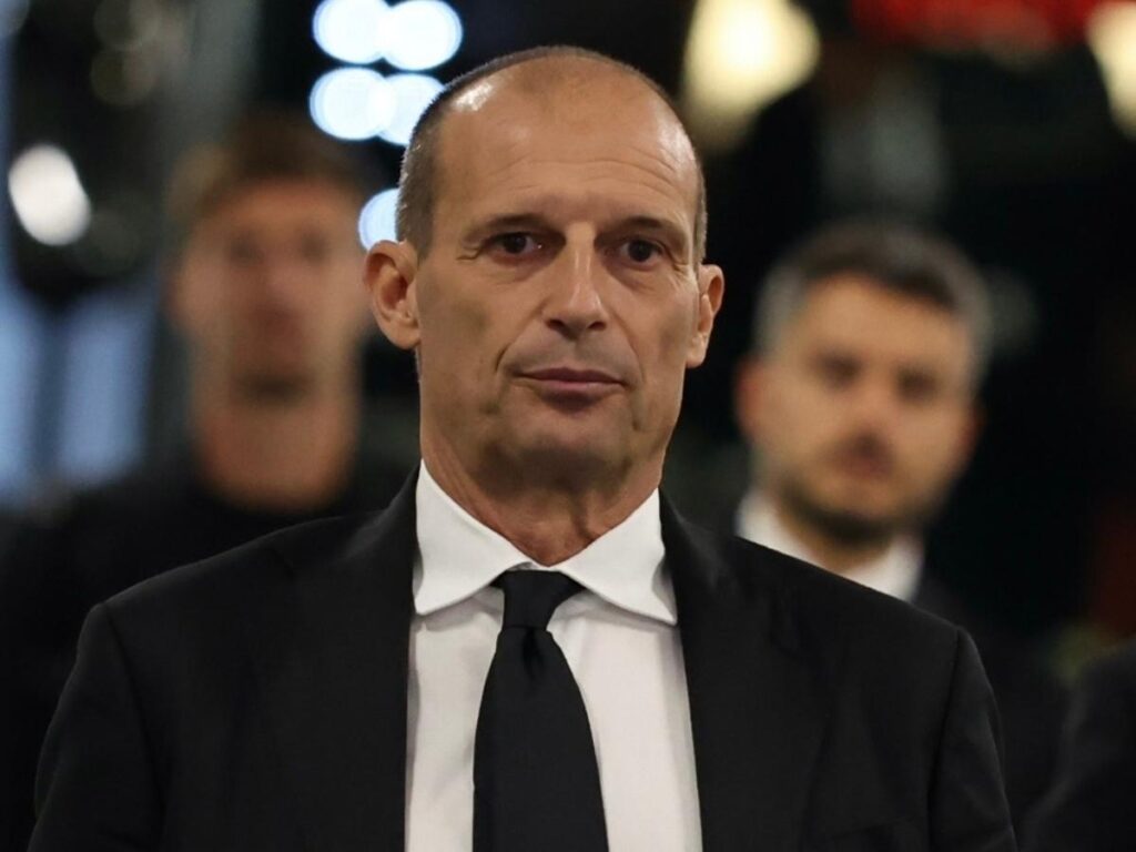 Juventus-Milan, applausi e striscione per Allegri da parte del pubblico bianconero
