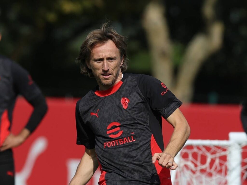 Milan, Rakitic: "Modric intelligenza superiore. Ecco la chiave. Scudetto se.."