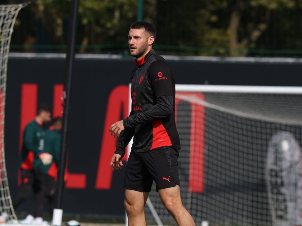 Milan, Gimenez: con Allegri compiti nuovi. E il futuro dipende da ...