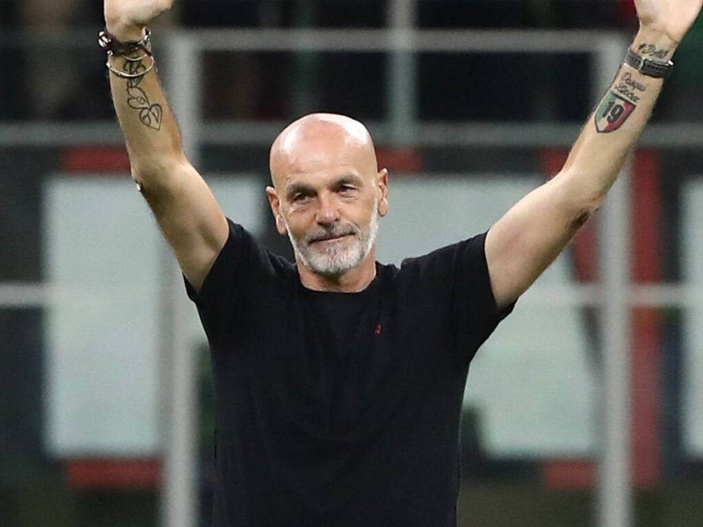 Milan-Fiorentina, Pioli ritorna a 'San Siro': coro della Curva Sud, l'abbraccio con Ibrahimovic