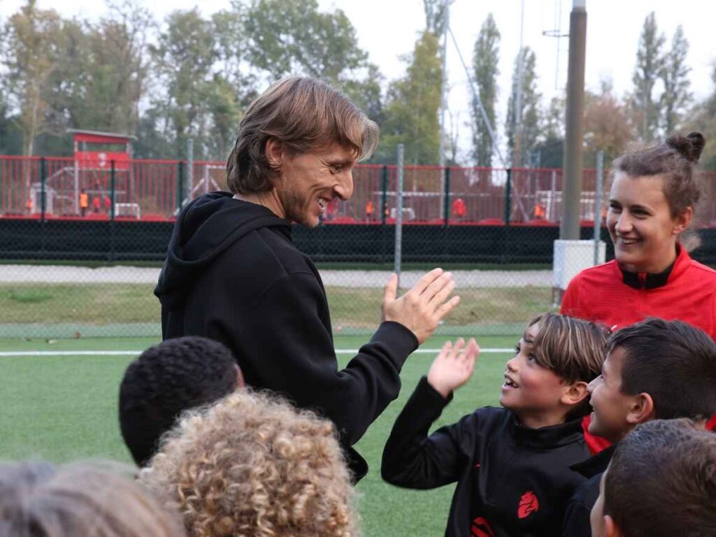 Modric ai giovani ragazzi del Milan: "Credete in voi stessi. Lavorate duro"