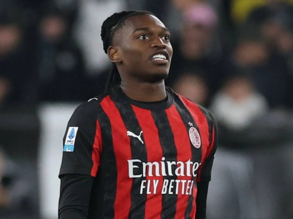 Milan, Allegri perde i pezzi: tanti infortuni, contro la Fiorentina giocherà titolare Leao