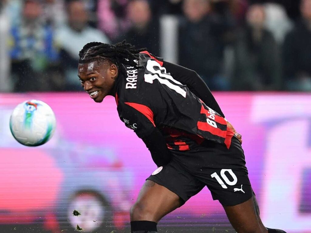 Milan, Ibrahimovic: "Leao è magia. Ha vinto uno Scudetto da solo"