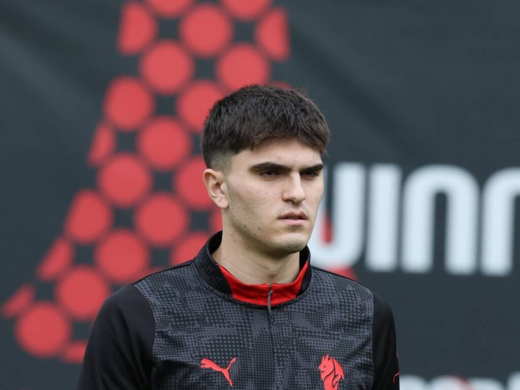 Confronto tra Estupinan e Bartesaghi: quale è la migliore soluzione per la fascia del Milan? I numeri