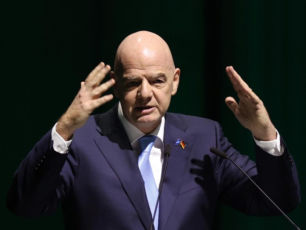 FIFA, Infantino: "Vogliamo migliorare il benessere e le condizioni di lavoro"