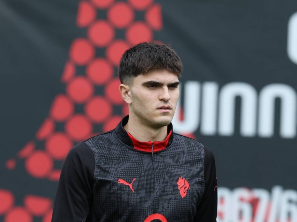 Nasce il duello tra Bartesaghi ed Estupinan: chi è il migliore per il Milan? I numeri