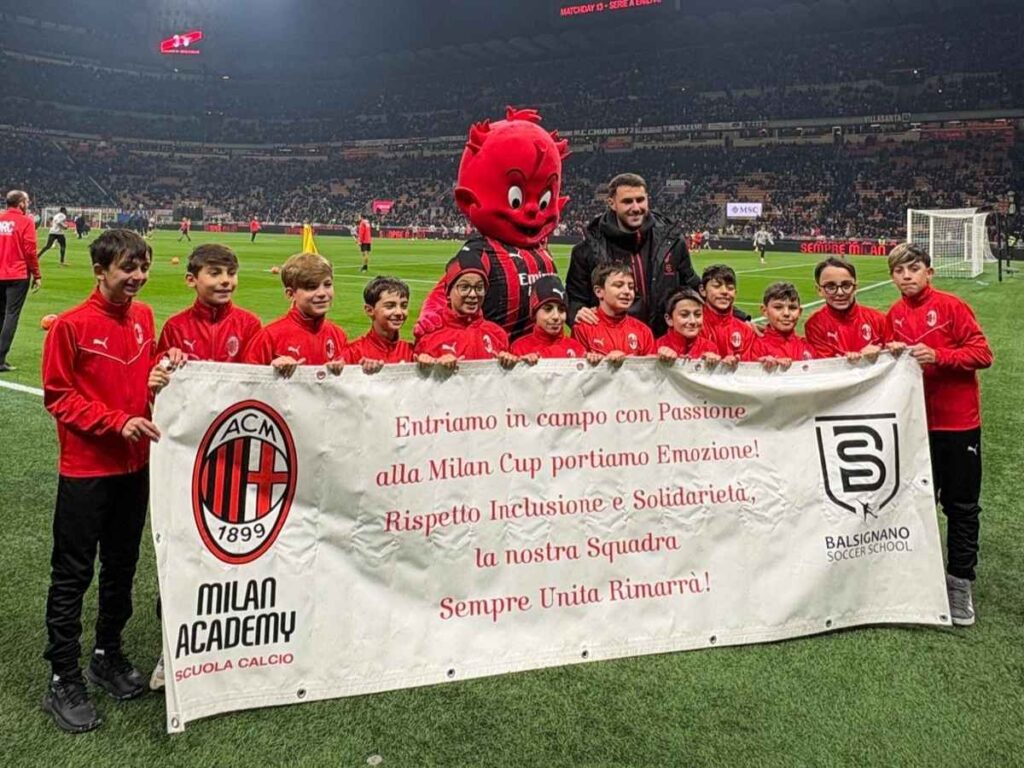 Milan, prima della Lazio esposto uno striscione: ecco di cosa si tratta