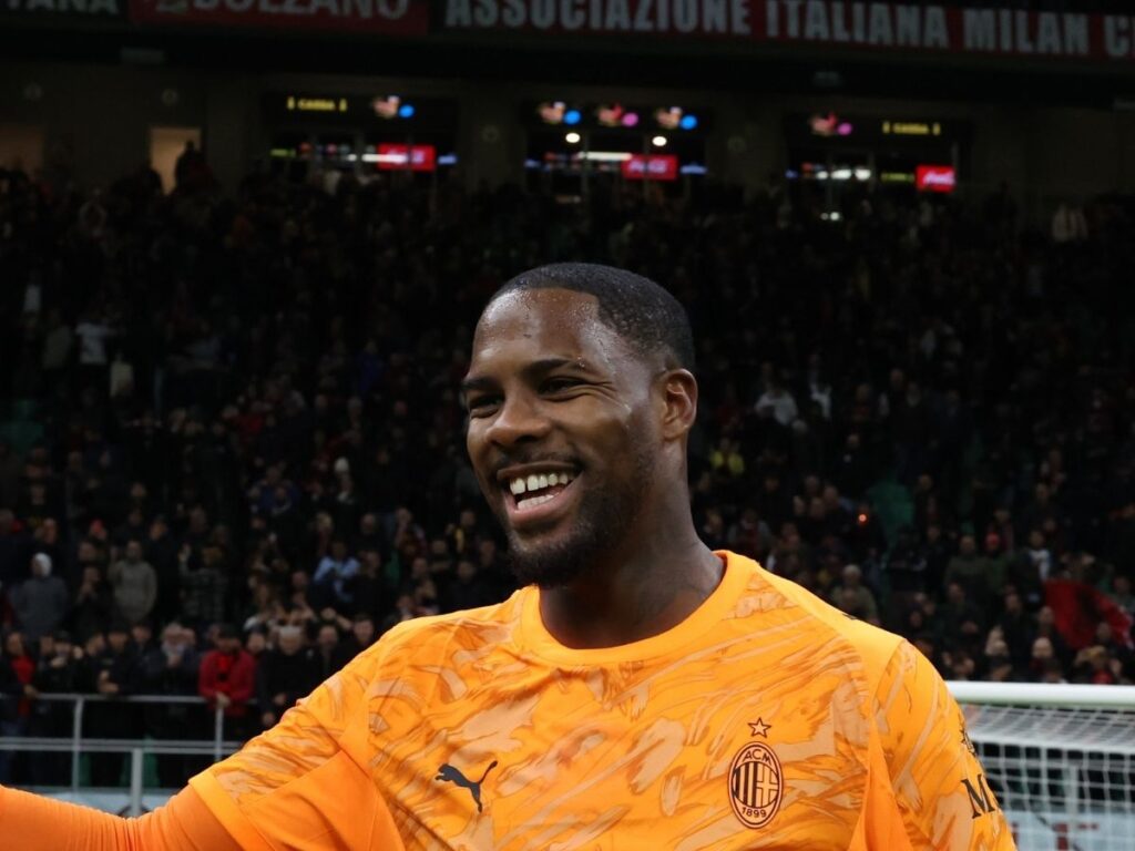 Milan-Roma, i rossoneri celebrano Maignan sui social: il post