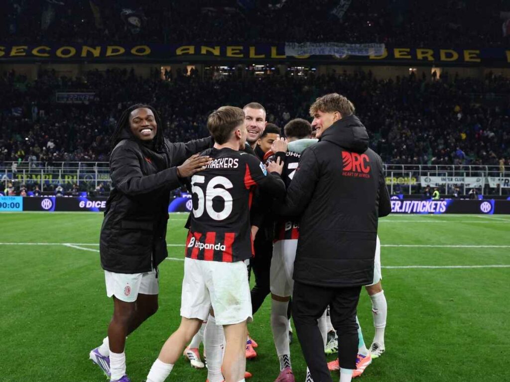 Il derby è di nuovo del Milan: i giocatori festeggiano. Ecco le reazioni dai social