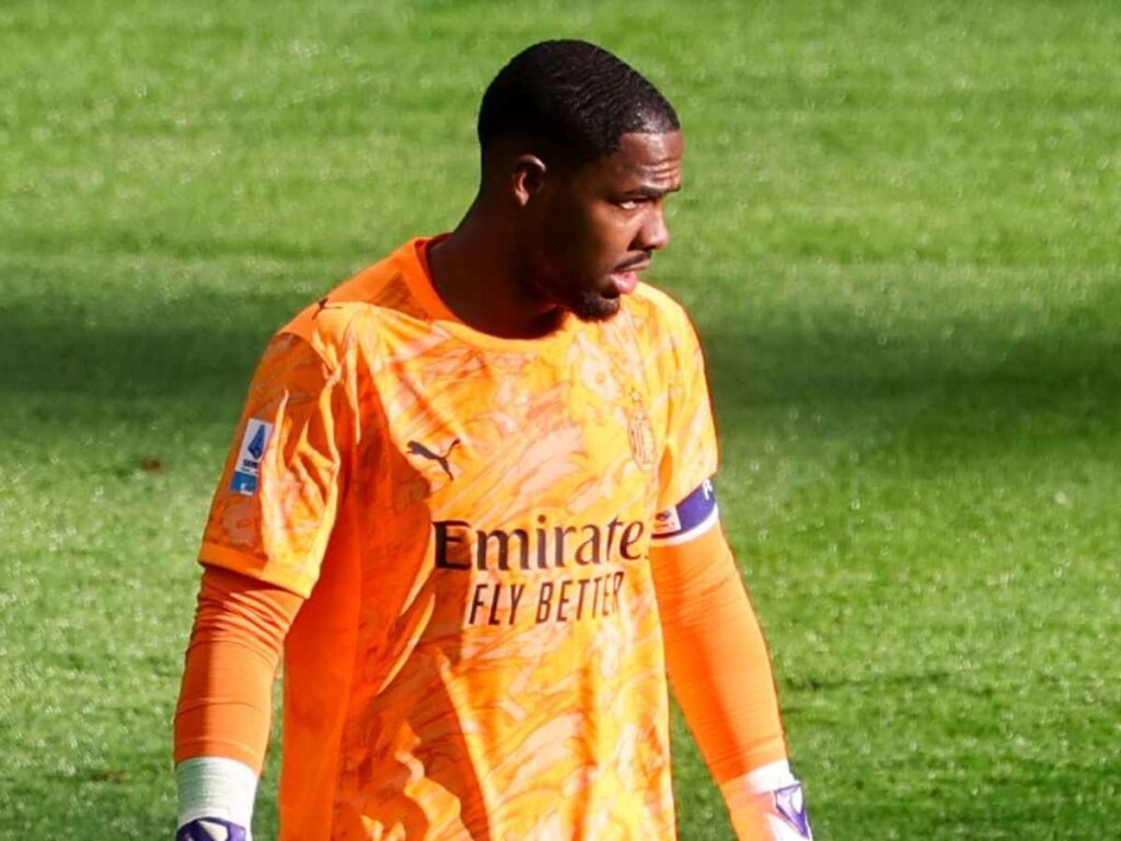 Milan, rinnovo o svincolo per Maignan? Due club pronti a fiondarsi sul portiere francese