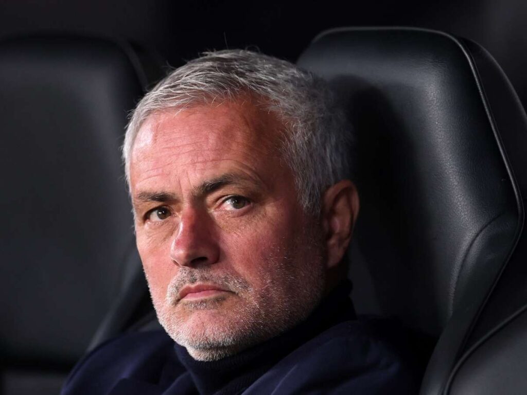 Mourinho sicuro: "Scudetto tra Inter, Napoli e Milan. Su Allegri..."