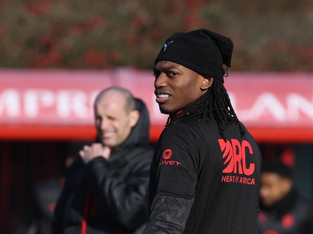 Leao torna in gruppo, ma Allegri non vuole rischi in vista di Cagliari-Milan