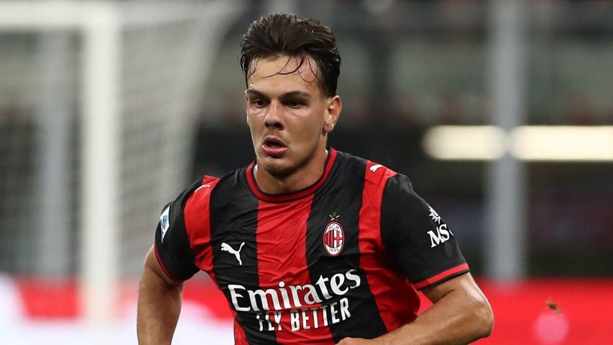 Ardon Jashari, centrocampista AC Milan, può ritagliarsi uno spazio importante nelle fila dei rossoneri con Rúben Amorim