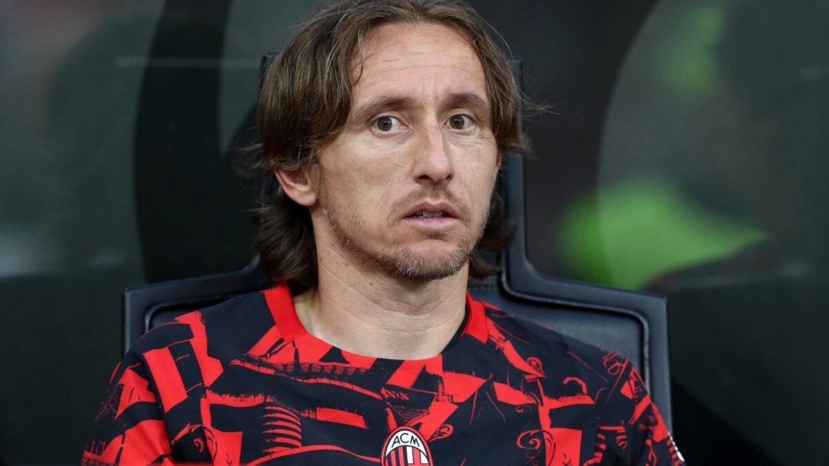 Luka Modrić, centrocampista AC Milan, potrebbe restare al Milan nel calciomercato estivo 2026